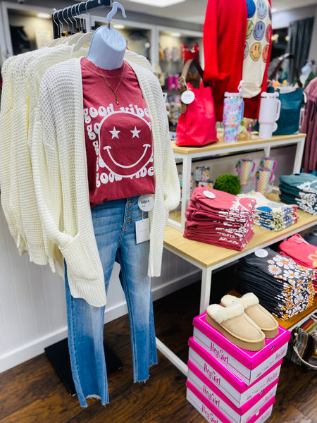 Comfort Colors Good Vibes Star Smiley Crimson Tee