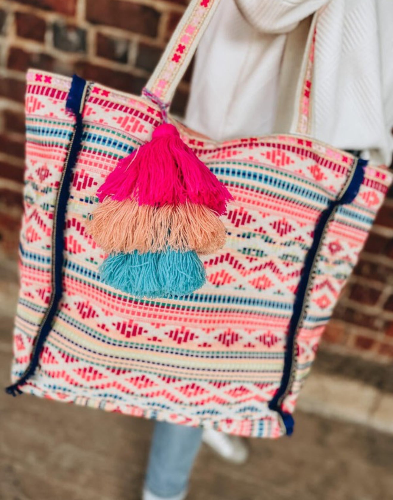 Market Southwest Tassel Tote - Thumbnail 3