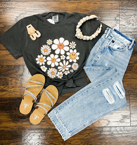 Comfort Colors Daisy Smiley Tee