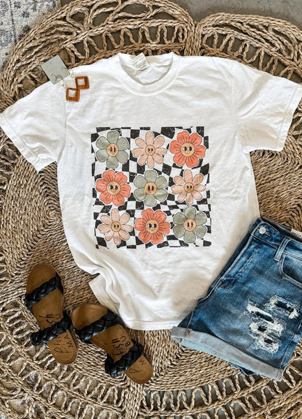 Comfort Colors Retro Checkered Daisy Tee