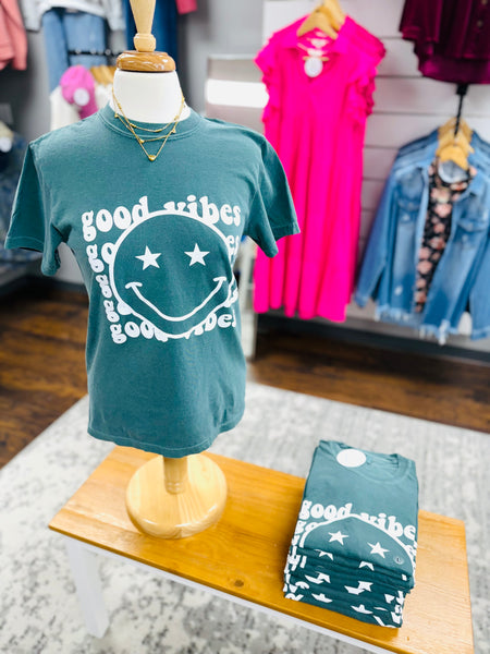 Comfort Colors Good Vibes Star Smiley Spruce Tee