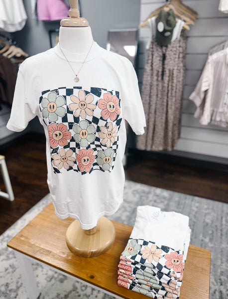 Comfort Colors Retro Checkered Daisy Tee