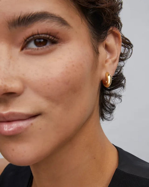 KS MIKKI METAL HUGGIE EARRINGS GOLD