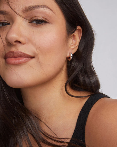 KS MIKKI METAL HUGGIE EARRINGS SILVER